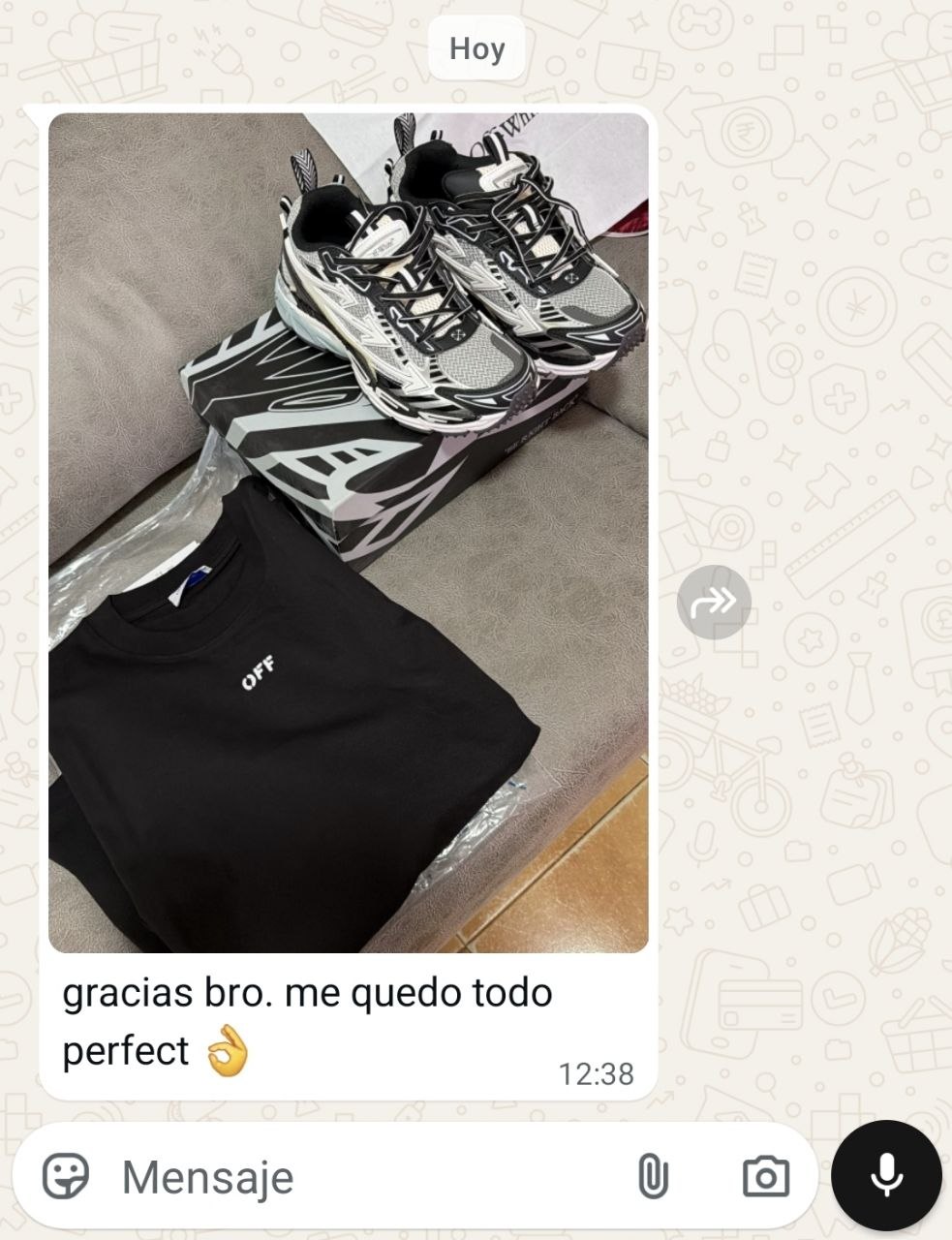 Fotografía del pedido y mensaje de un cliente de ENZOFASHO, 25 de 26